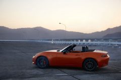 MAZ1901_2019_MX-5_ROADSTER_SOFTTOP_19CY_30th_SV_US_LHD_C01_EXT_SIDE_39L_LHD-1024x679