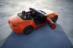 MAZ1901_2019_MX-5_ROADSTER_SOFTTOP_19CY_30th_SV_US_LHD_C03_EXT_INT_TOP_39L_LHD-1024x683
